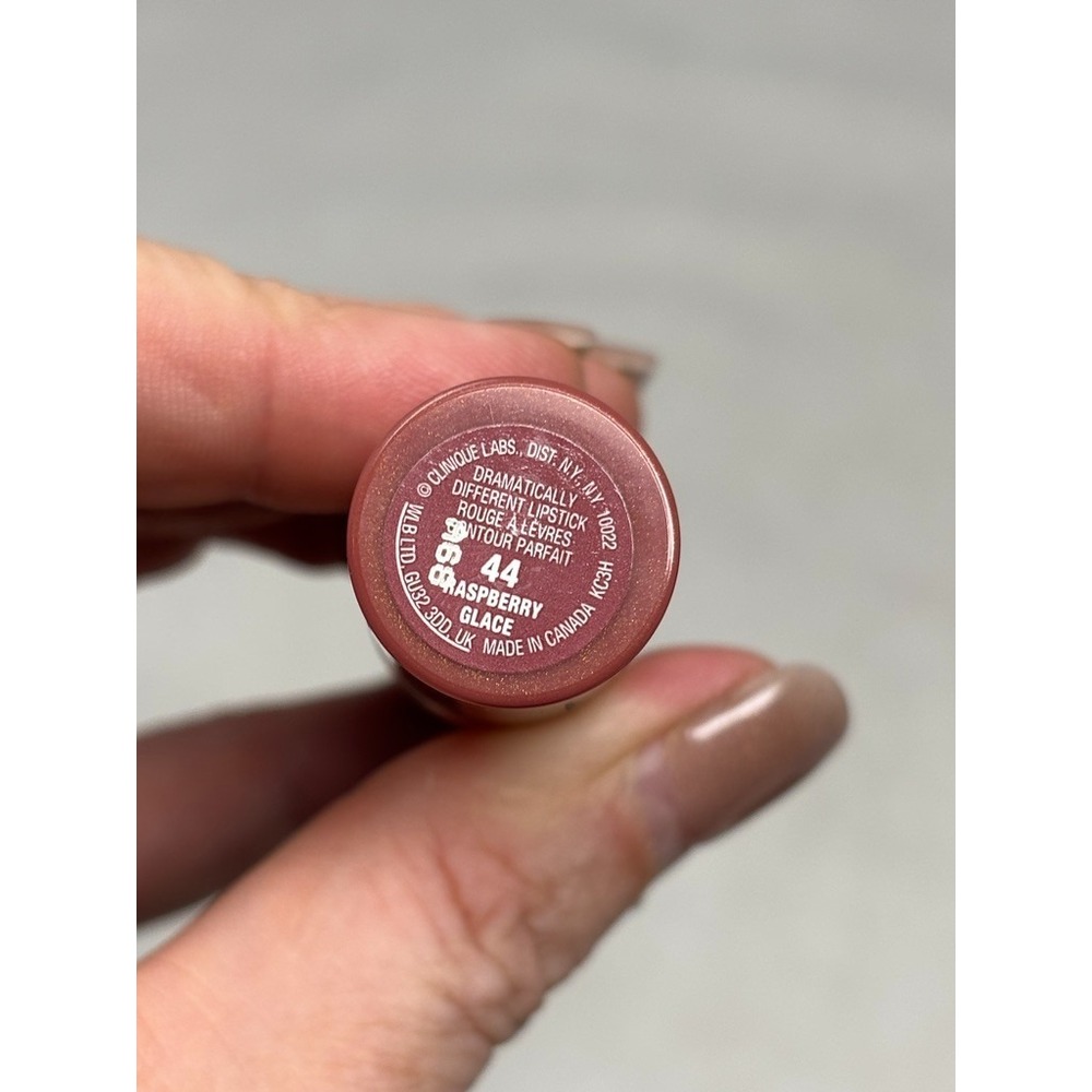 Clinique Dramatically Different Lipstick Shaping Lip - 44 Raspberry Glace - Picture 6 of 6